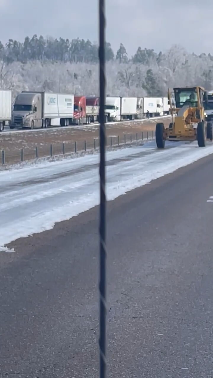 Crews work to clear ice from roads in North Mississippi | Tippah News
