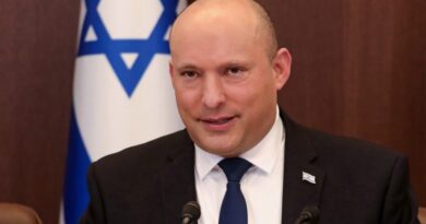 Former Israeli Prime Minister Naftali Bennett criticizes Tucker Carlson over airport remarks Former Israeli leader calls Tucker Carlson 'chickens---' over airport claims