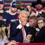 Dr. Oz assists woman who collapses during Trump speech in Kentucky Dr Oz helps older woman who collapsed during Trump's speech at Kentucky event