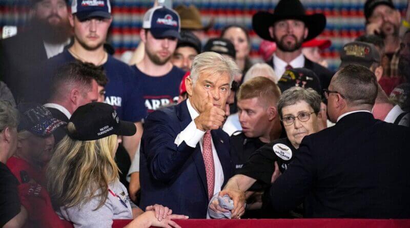 Dr Oz helps older woman who collapsed during Trump's speech at Kentucky event