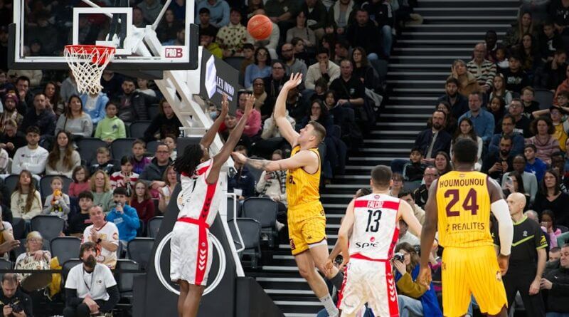 Shai Gilgeous-Alexander Shatters Wilt’s Long-Standing Scoring Milestone Photo by RODOLPHE ASENSI on Pexels