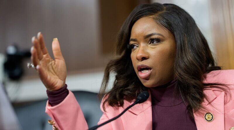 Rep. Jasmine Crockett posts mixed messages on social media after White House Correspondents’ Dinner shooting Jasmine Crockett's social media posts about WHCD shooting show different tones