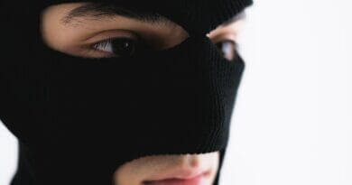 Burglary prompts murder probe in Indiana after man’s sudden death; police cite root beer float Photo by Anna Shvets on Pexels