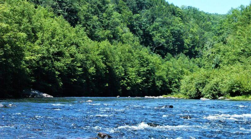 Boy, 12, drowns during Pennsylvania school rafting trip 12-Year-Old Boy Dies After Raft Capsizes During School Trip in Pennsylvania