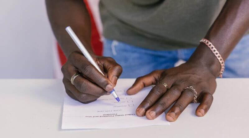 Tennessee Voters Split Into Three New Congressional Districts; NPR Seeks Views Photo by Mikhail Nilov on Pexels