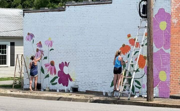 🌸 Something beautiful is blooming in Downtown Ripley!