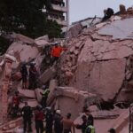 Powerful earthquakes shake Venezuela; fans flee stadium Players, fans flee stadium as powerful earthquakes strike during Venezuela baseball game