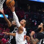 Jalen Brunson scores 30 as Knicks top Spurs in Game 1 of NBA Finals Jalen Brunson shakes off first-quarter knee scare, scores 30 as Knicks steal Finals Game 1 from Spur