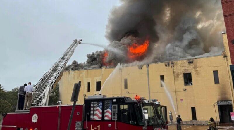 Fire engulfs Delta Fuel building in downtown Natchez