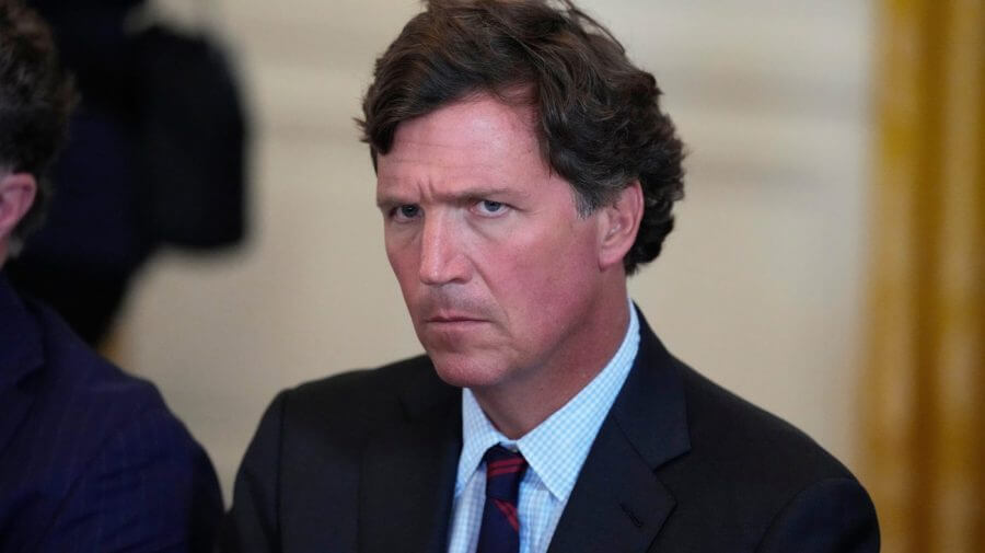 Photo: Tippahnews Tucker Carlson: Trump needs to be removed from office 'immediately'