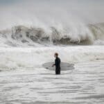 Early-season nor'easter brings strong winds, 16-foot waves and coastal flood threats from Virginia to Maine Nor'easter brings strong winds, coastal flooding and high waves to East Coast